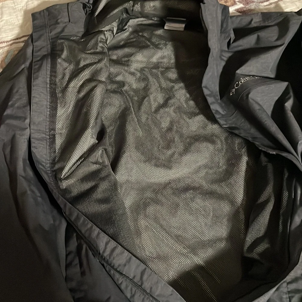 Mens Columbia Omni-tech rain coat. Medium - Picture 6 of 7